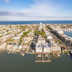 Sail Away - Bay Front, Views and Walk to Town