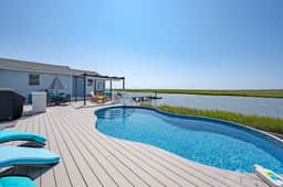 Private Dock, Private Pool & Bayfront Paradise