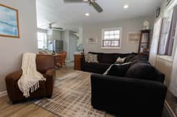 Pet-Friendly Cozy Cape Escape Near Beach - Image 3