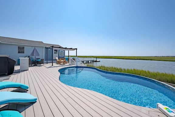 Private Dock, Private Pool & Bayfront Paradise