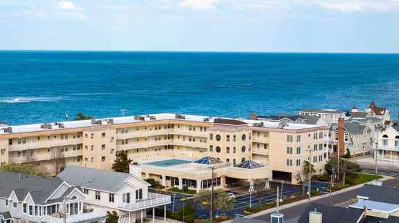 Sea La Vie - Oceanview Condo with Pool