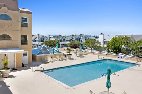 Sea La Vie - Oceanview Condo with Pool
