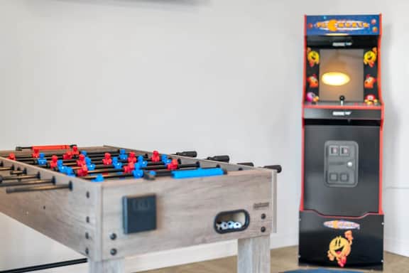 Wildwood - 7BR Beach House, Game Room & Parking