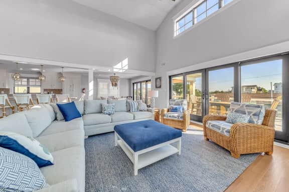 Saltwater Vista | Luxury Poolside Escape | Elevator