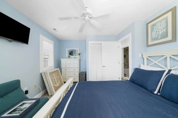 Block from the Beach – Pristine Avalon Condo Just One Block from the Beach! - Image 2