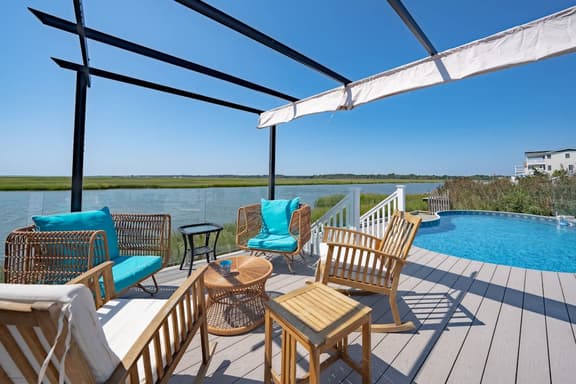 Private Dock, Private Pool & Bayfront Paradise