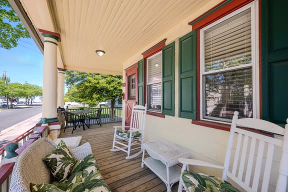 Buttercup Belle - Luxe Victorian & Game Room