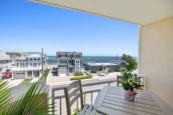 Sea La Vie - Oceanview Condo with Pool