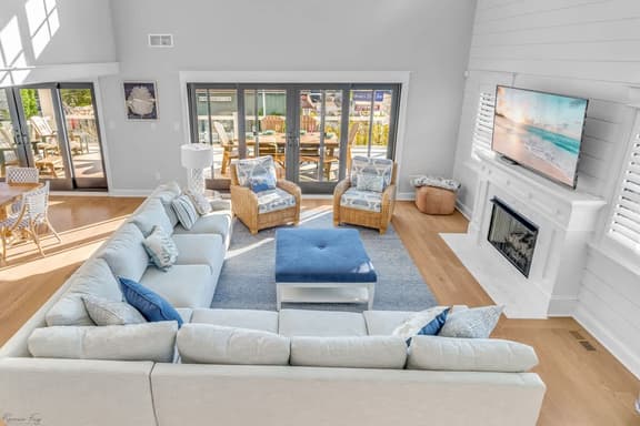 Saltwater Vista | Luxury Poolside Escape | Elevator