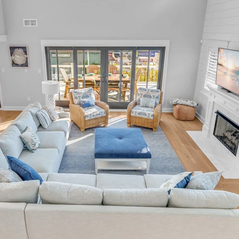 Saltwater Vista | Luxury Poolside Escape | Elevator